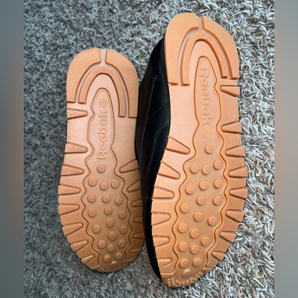 Reebok Classic Leather Sneaker - Picture 4 of 4